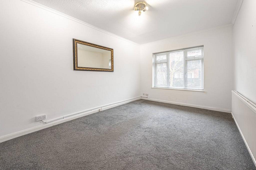 High Road, N20, Whetstone, London, N20 1 bed flat £1,650 pcm (£381 pw)