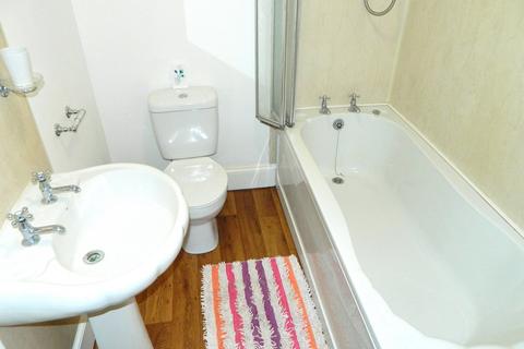 2 bedroom flat to rent, Mackintosh Place, Roath,