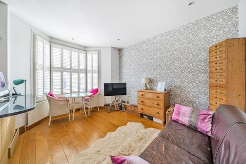 2 bedroom flat for sale, Warriner Gardens, Battersea