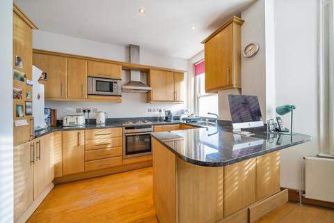 2 bedroom flat for sale, Warriner Gardens, Battersea