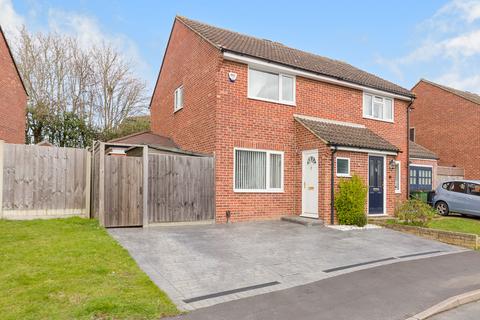 39 Tudor Walk, Leatherhead, KT22 7HX