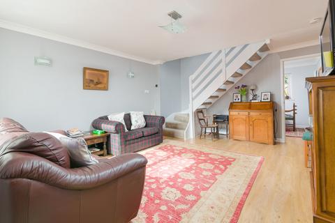 39 Tudor Walk, Leatherhead, KT22 7HX