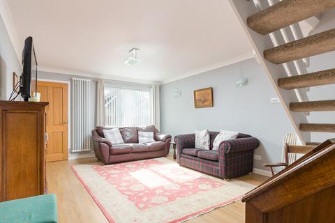 39 Tudor Walk, Leatherhead, KT22 7HX
