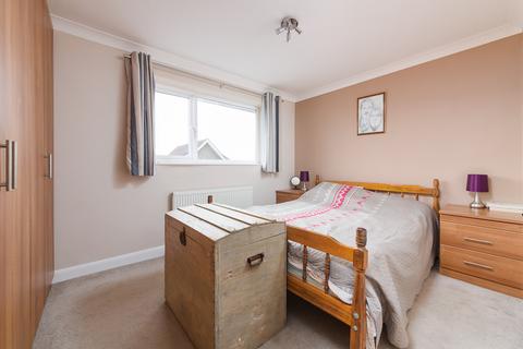 39 Tudor Walk, Leatherhead, KT22 7HX