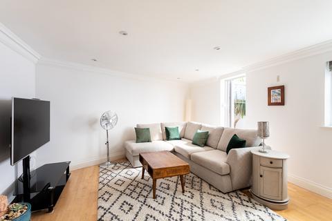 1 bedroom flat to rent, Duke of Clarence Court  Manor Place, London SE17