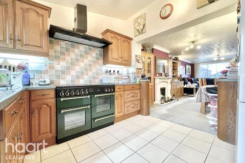 18 Alpine Way, Luton, LU3 3HF