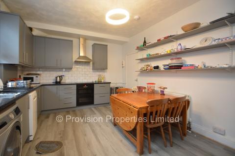 3 bedroom terraced house to rent, Burley Lodge Terrace, Hyde Park LS6