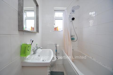 3 bedroom terraced house to rent, Burley Lodge Terrace, Hyde Park LS6