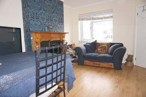 1 Clippesby Close, Chessington, KT9 2DX
