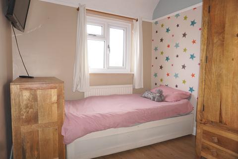 1 Clippesby Close, Chessington, KT9 2DX