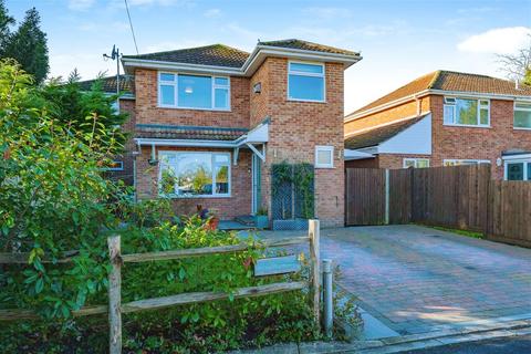 4 bedroom detached house for sale, Drake Close, Southampton SO40