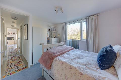 2 bedroom flat for sale, Bevington Road, London
