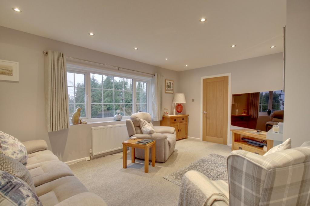 Southway, Horsforth, Leeds, West Yorkshire, LS18 2 bed flat for sale