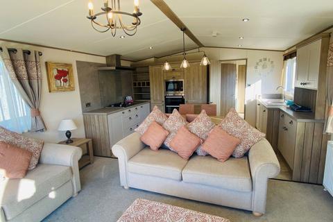 3 bedroom mobile home for sale, ABI Blenheim (Hot Tub), Cotswold Holbourne