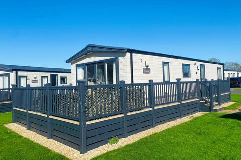 3 bedroom mobile home for sale, ABI Blenheim (Hot Tub), Cotswold Holbourne