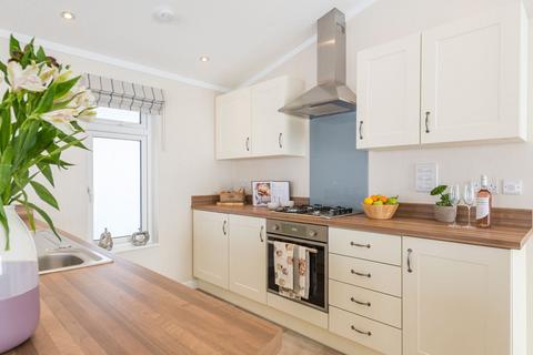 undefined, Omar Westfield, Cotswold Holbourne