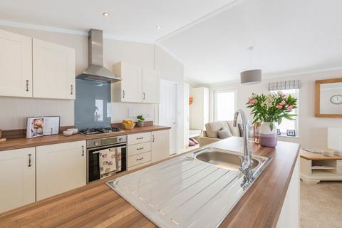 undefined, Omar Westfield, Cotswold Holbourne