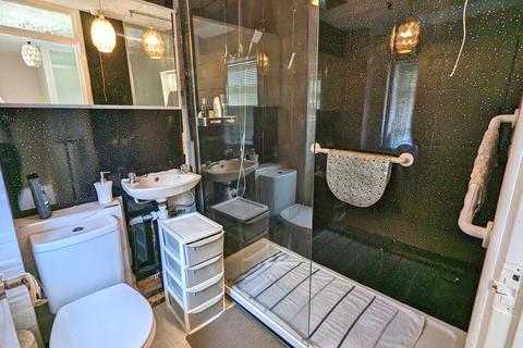 28 Fraser Drive, Sheffield, S8 0JG