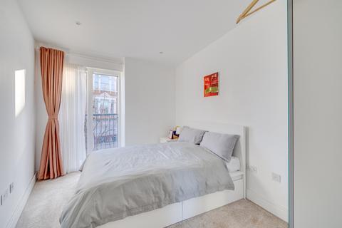 2 bedroom flat for sale, London House, 100 New Kings Road, London
