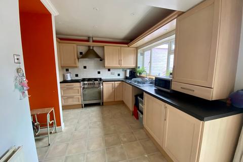 4 Haslam Crescent, Sheffield, S8 7GR