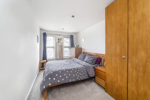2 bedroom flat to rent, Leabank Square, London