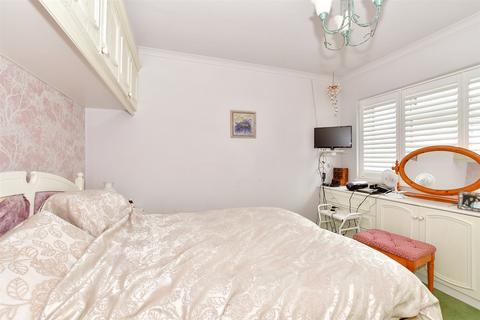 7 Cherry Grove, Tonbridge, TN10 4NA