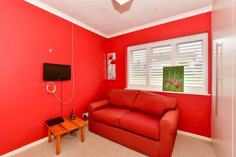 7 Cherry Grove, Tonbridge, TN10 4NA