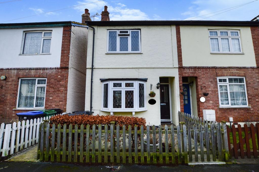 Station Road, West Byfleet, Surrey, KT14 2 bed semidetached house for