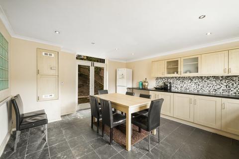 35 Mountbatten Close, London, SE19 1AP