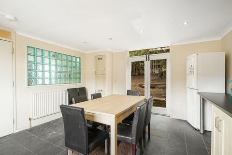 35 Mountbatten Close, London, SE19 1AP