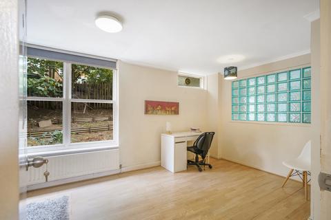 35 Mountbatten Close, London, SE19 1AP