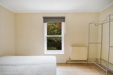 35 Mountbatten Close, London, SE19 1AP