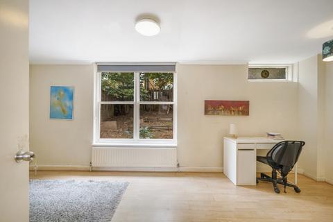 35 Mountbatten Close, London, SE19 1AP