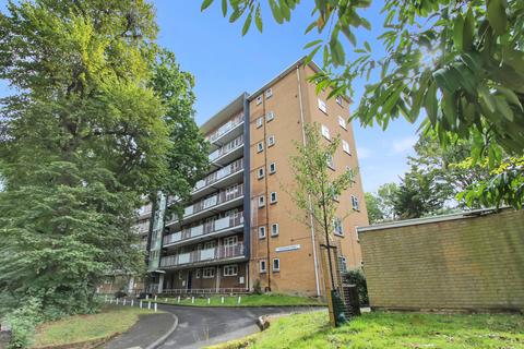 3 bedroom flat for sale, Crescent Wood Road, London SE26