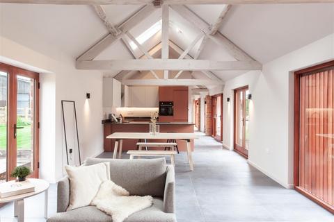 3 bedroom barn conversion for sale, Hereford HR4