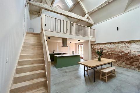 3 bedroom barn conversion for sale, Hereford HR4