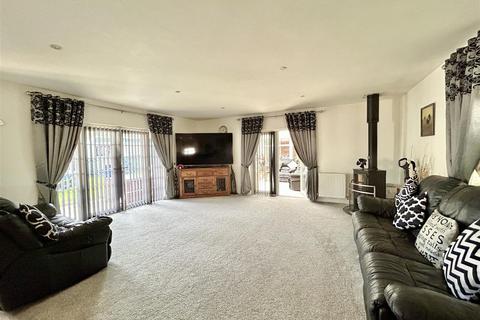 4 bedroom detached bungalow for sale, Hereford HR4