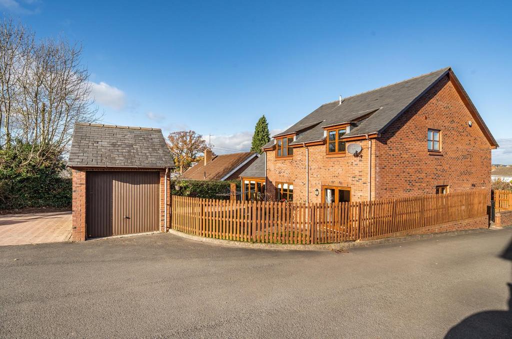 Clehonger, Hereford HR2 4 bed detached house for sale £400,000