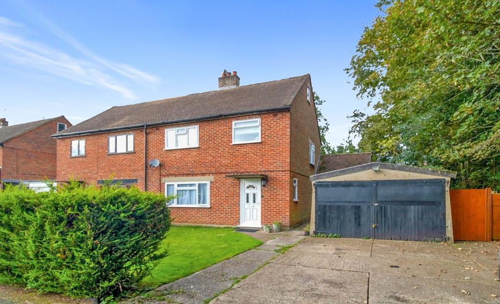 Farm Road, Warlingham CR6 3 bed semidetached house for sale £495,000