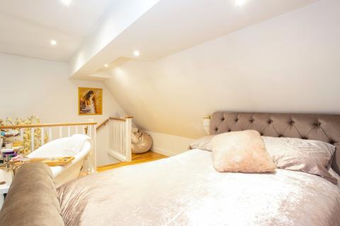 2 bedroom flat for sale, 1 Whyteleafe Hill, Whyteleafe CR3
