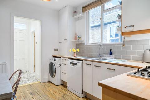 16c Yukon Road, London, SW12 9PU