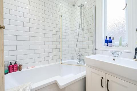 16c Yukon Road, London, SW12 9PU