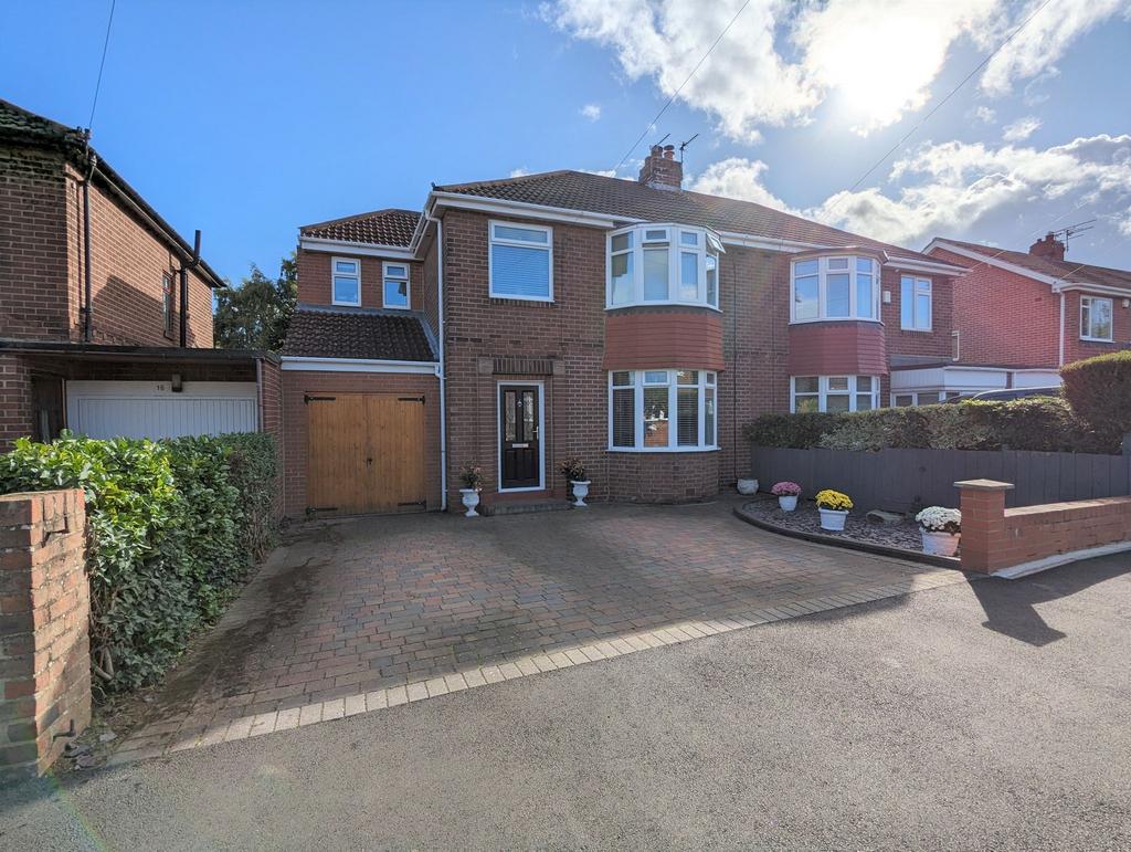 Lyndhurst Avenue, Chester le Street DH3 4 bed semidetached house for