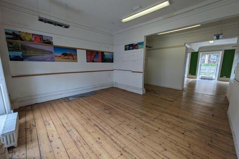 Retail property (high street) to rent, 224 High Street, Guildford Surrey, GU1 3JD