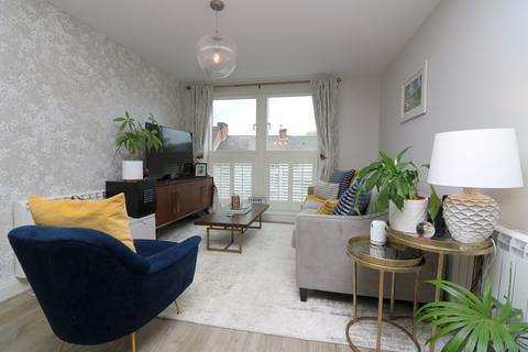 2 bedroom flat to rent, Egham, Surrey, TW20