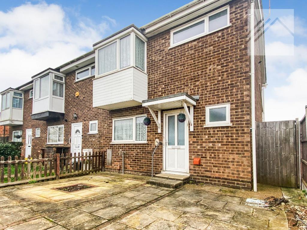 Harvest Road, Canvey Island 3 bed semidetached house for sale £290,000