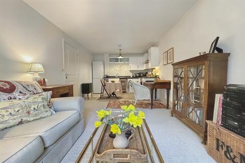 1 bedroom flat for sale, Winchester