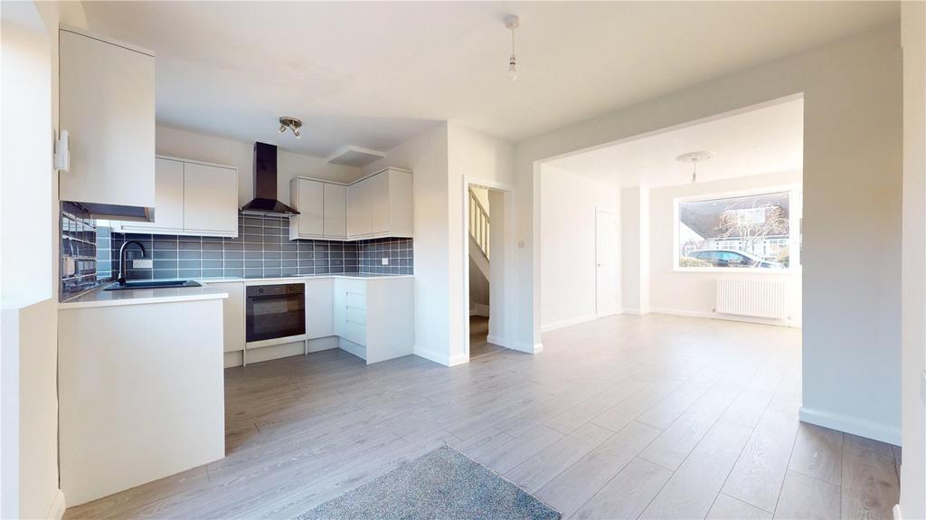 Grand Avenue, Lancing, West Sussex, BN15 3 bed semidetached house for