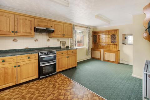 2 bedroom end of terrace house for sale - Wordsworth Drive, Taunton TA1
