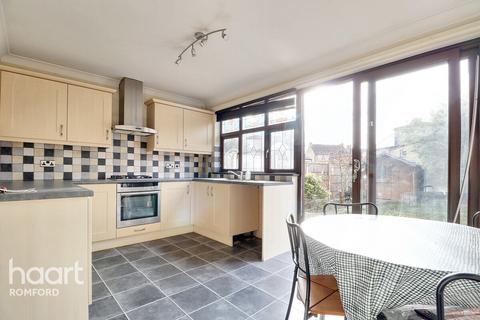 5 Allandale Road, Hornchurch, RM11 1AP